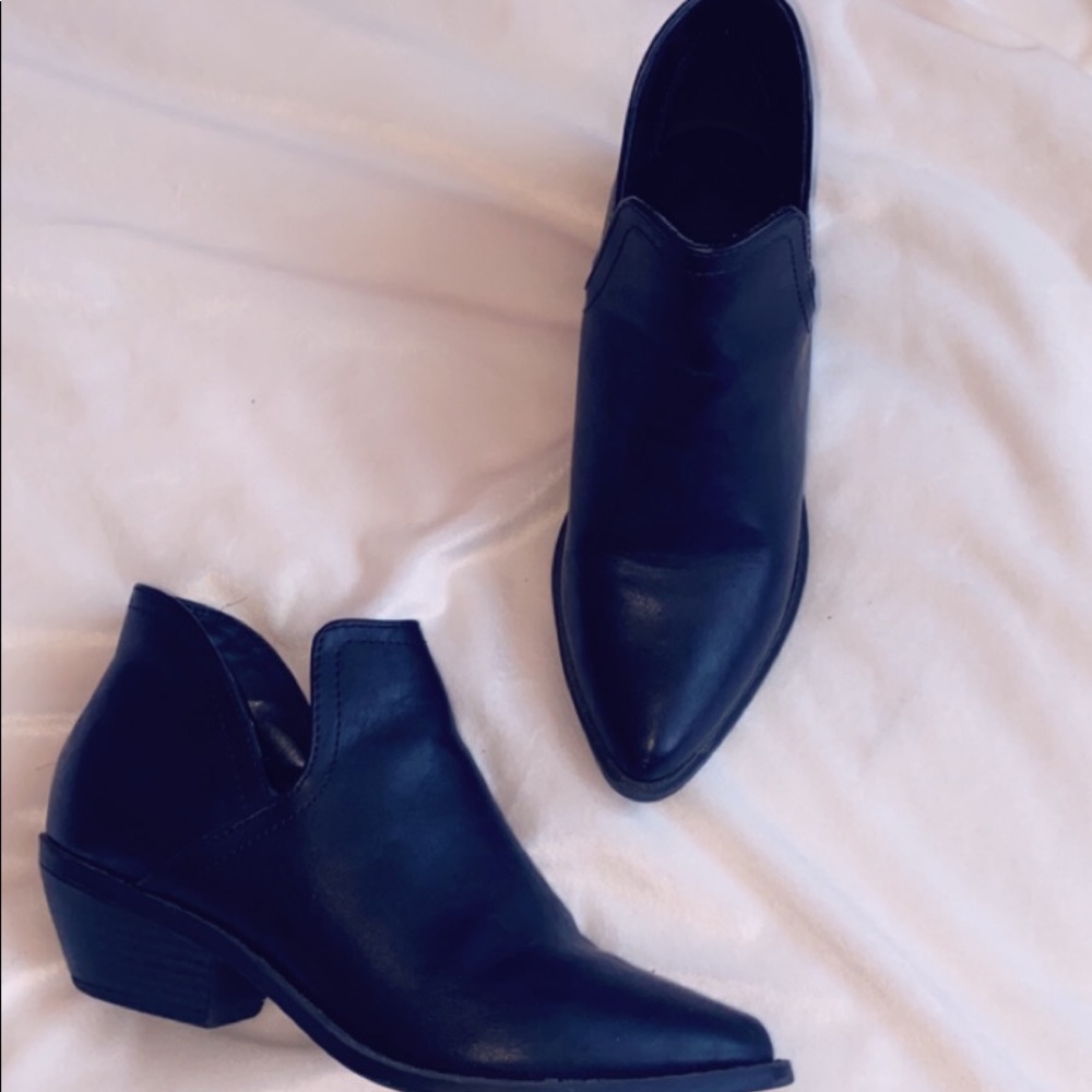 Flat boots size 5.5